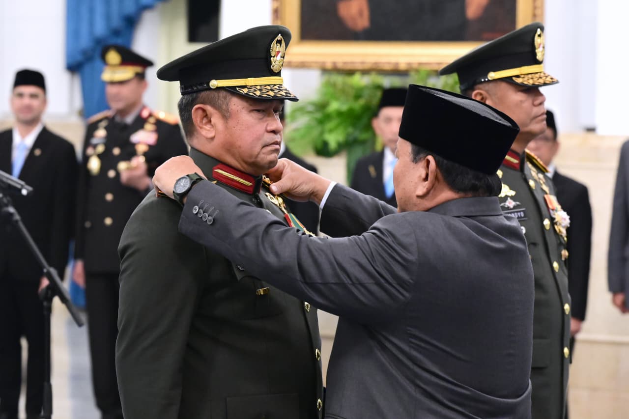Momen Presiden Prabowo Lantik Jenderal TNI Maruli Simanjuntak Sebagai Wakil Panglima TNI