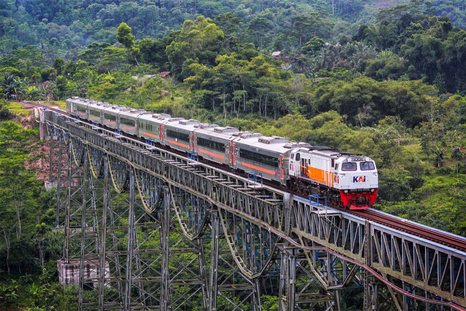 Kemenhub Ajak China dan Rusia Bangun Jalur Kereta Trans Kalimantan