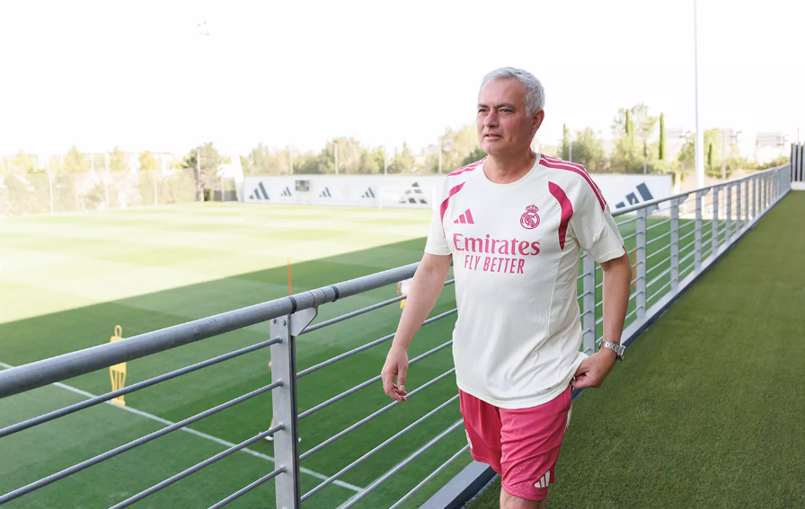 Mourinho Bereaksi atas Pensiun Lionel Messi: Piala Dunia Tak Akan Pernah Sama