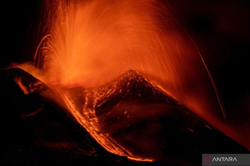 Amukan Lava Erupsi Gunung Etna Masih Terjadi, Bandara Catania Sisilia Terpaksa Ditutup