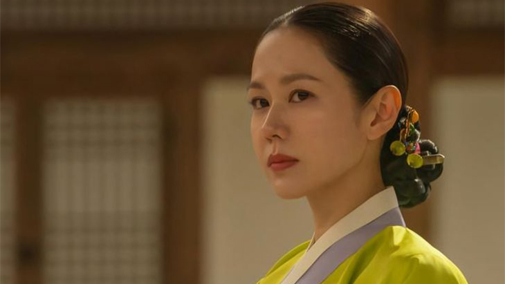   Son Ye-jin kembali ke Drama Sejarah lewat ‘The Scandal’, Benar-Benar Menjadi Nyonya Cho dengan Hanbok Cantik