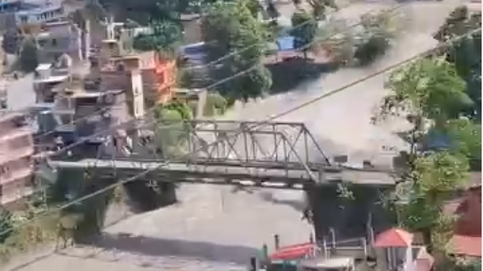 Ratusan Orang Hilang Termasuk 250 WNA Dalam Bencana Longsor di Nepal
