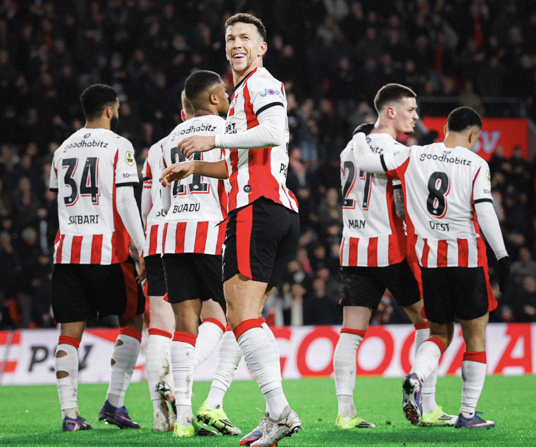 Link Live Streaming PSV vs Heerenveen: Mees Hilgers Panaskan Bangku Cadangan