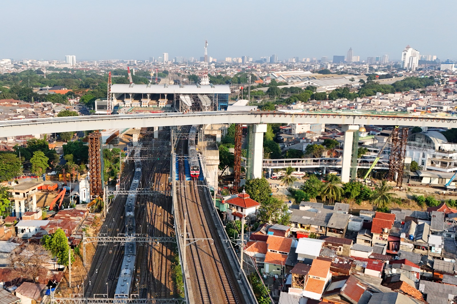 LRT Kelapa Gading-Manggarai Hampir Rampung, Progres Pembangunan Capai 97,99 Persen