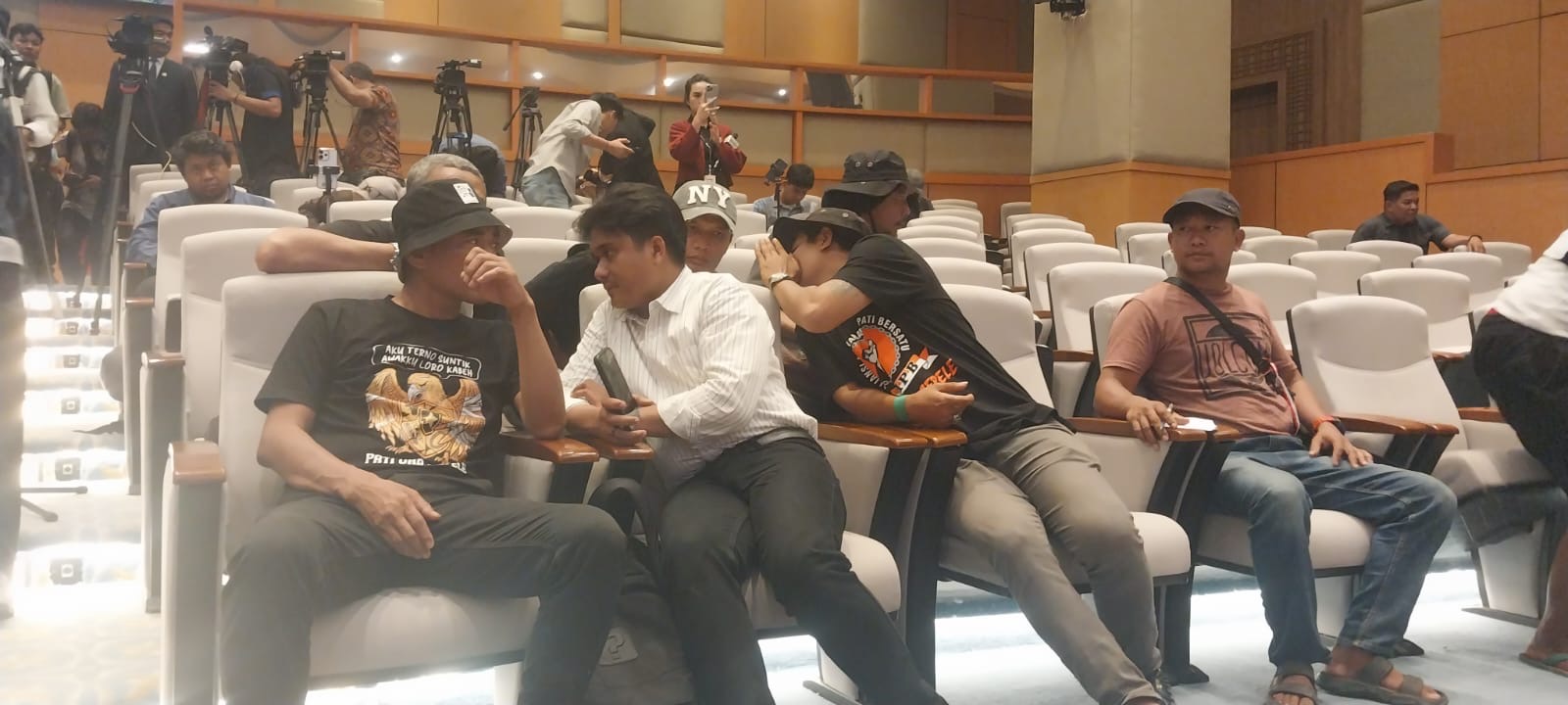 Massa AMPB Bertemu Pimpinan DPR, Desak RUU Perampasan Aset Segera Disahkan