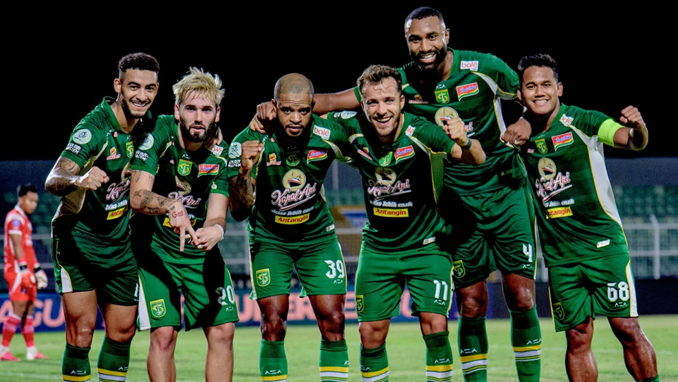 Prediksi Persebaya vs Madura United: Analisis Panasnya Derby Suramadu, Bajul Ijo Siap Terkam Sape Kerrab
