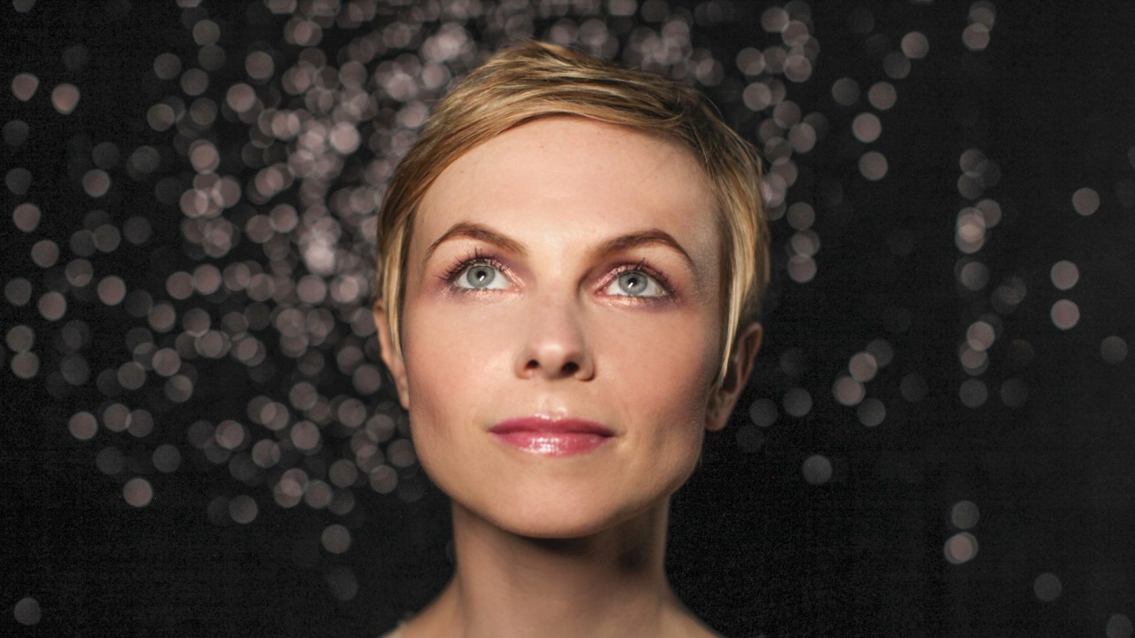 Mengenal Lagu 'Hopelessly Blue' Milik Kat Edmonson