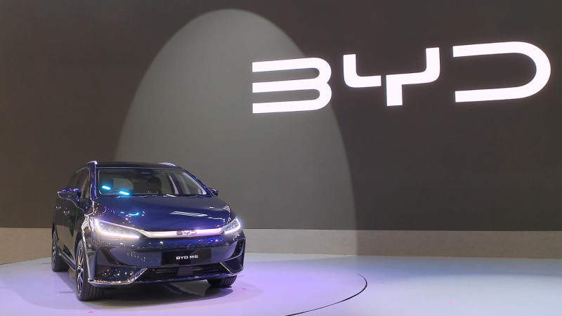 Mobil Listrik BYD Seruduk Pemotor Bekasi Sampai Tewas di Tempat