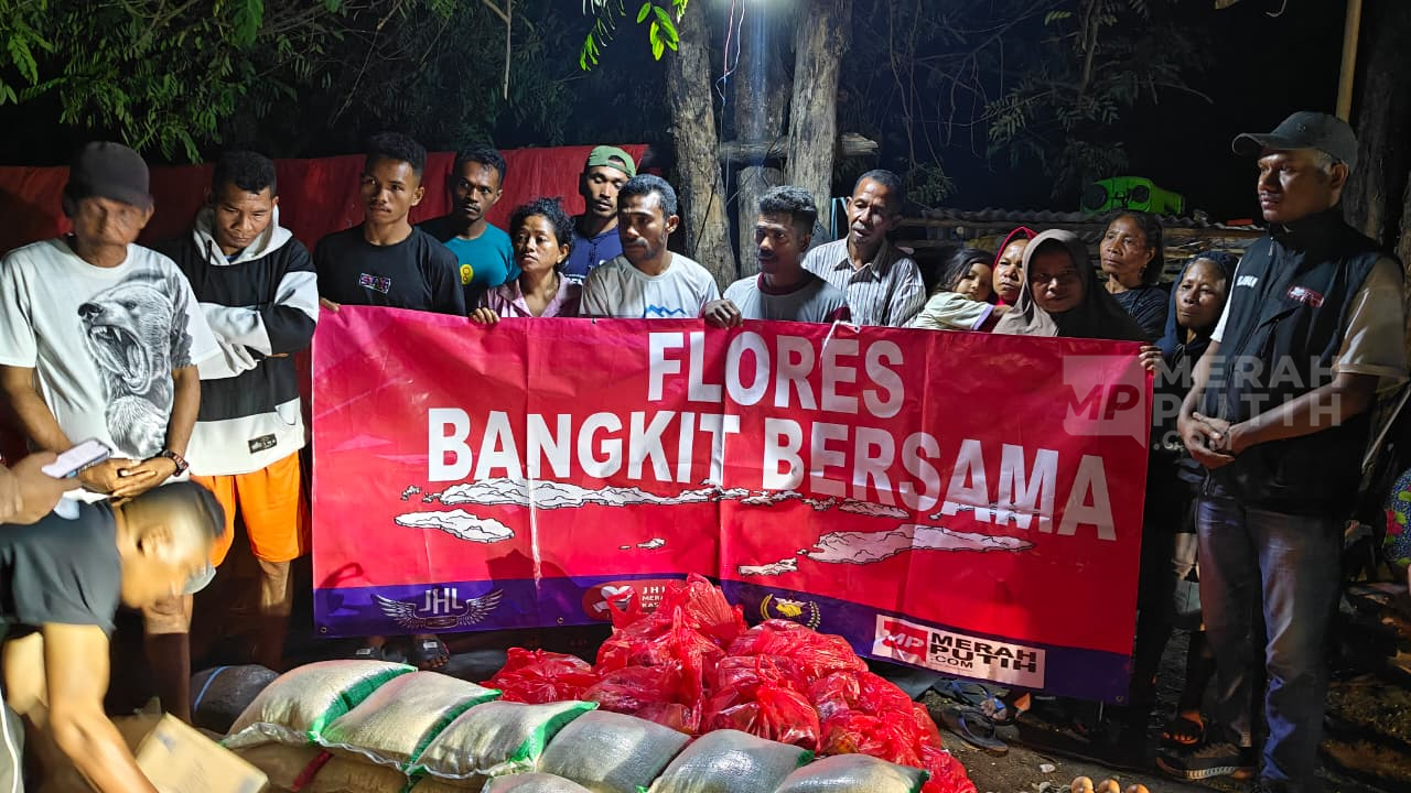 Hari Kelima, JHL Foundation Menembus Pelosok Flores hingga Tengah Malam