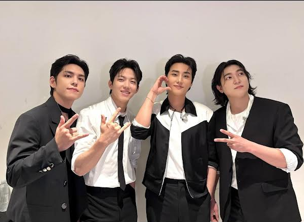 DAY6 Bikin MYDAY Menangis Haru di Fanmeet 'PIER 10' dengan Lagu  'In Front of The Stars', Ini Dia Liriknya