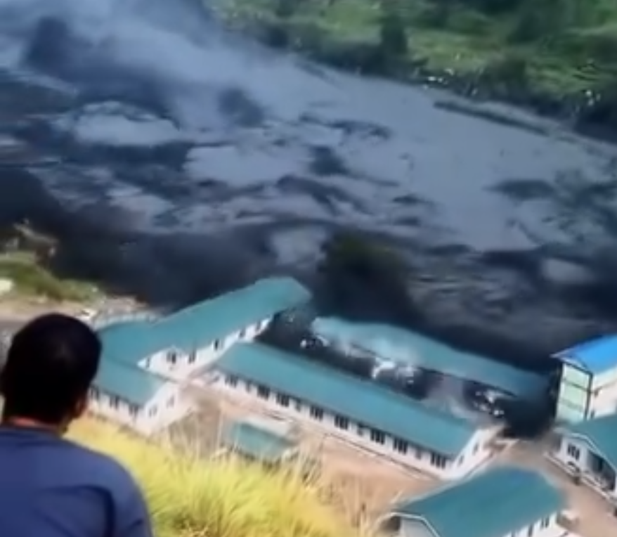 Lagi, Banjir Bandang Terjang Nepal, Rumah-Rumah dan Jembatan Tersapu