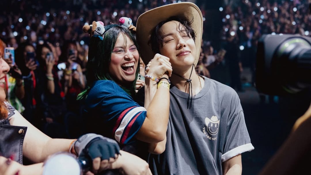 Baiknya J-Hope, Kasi Fan Service dari Siapkan Ruang Tunggu hingga Sediakan Lip Balm