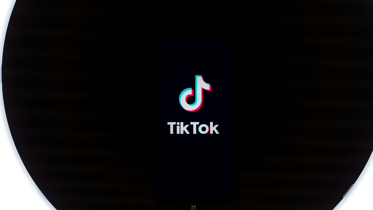 Lirik 'Sakedung Kading' yang Viral di TikTok, ini nih Liriknya