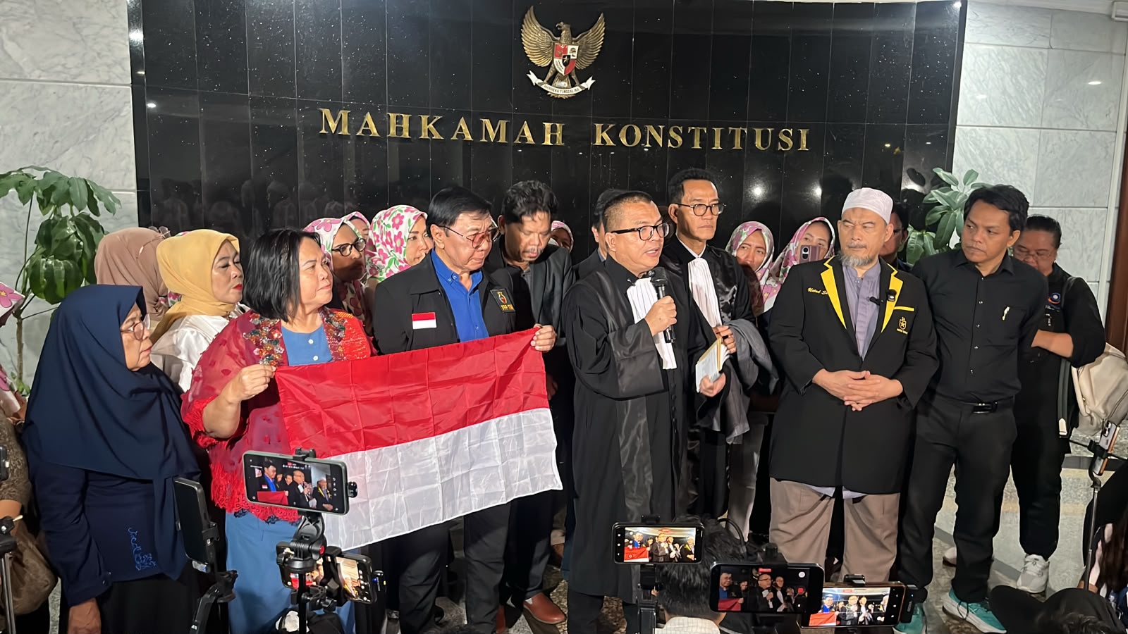 MK Tak Temukan Bukti Ijazah Gibran Setara SMA, Denny Minta Mundur