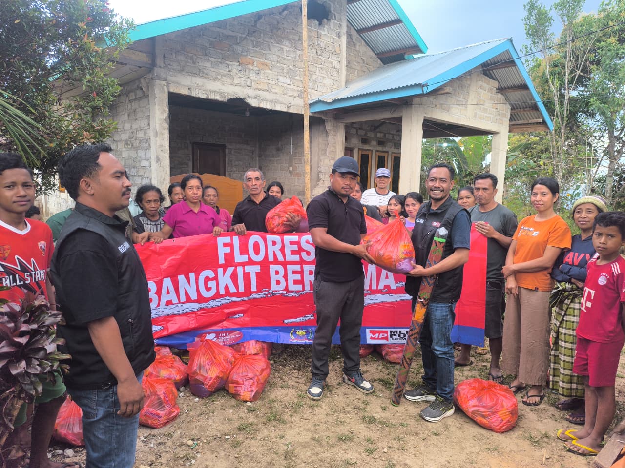 JHL Foundation Kembali Menyisir Pelosok Manggarai Barat, 105 Paket Bantuan Disalurkan